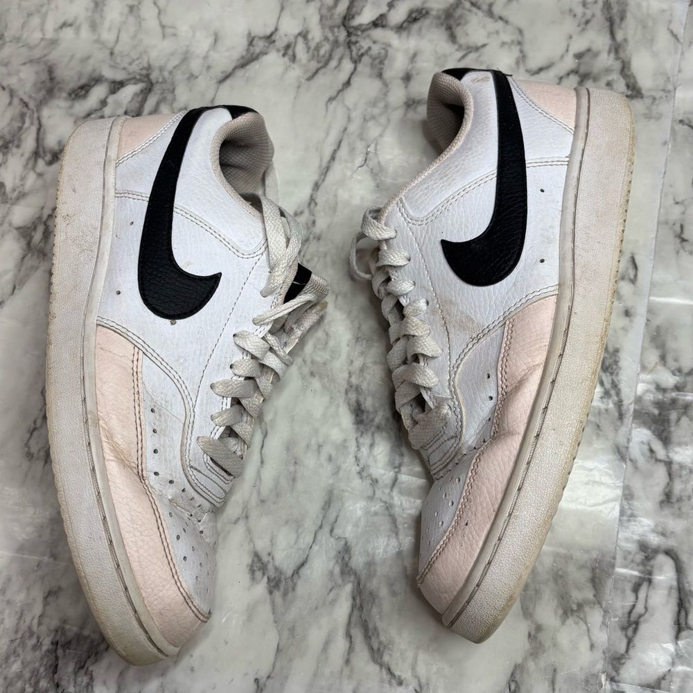 Nike White Black swoosh logo Sneakers Iconic Design shoes size 9